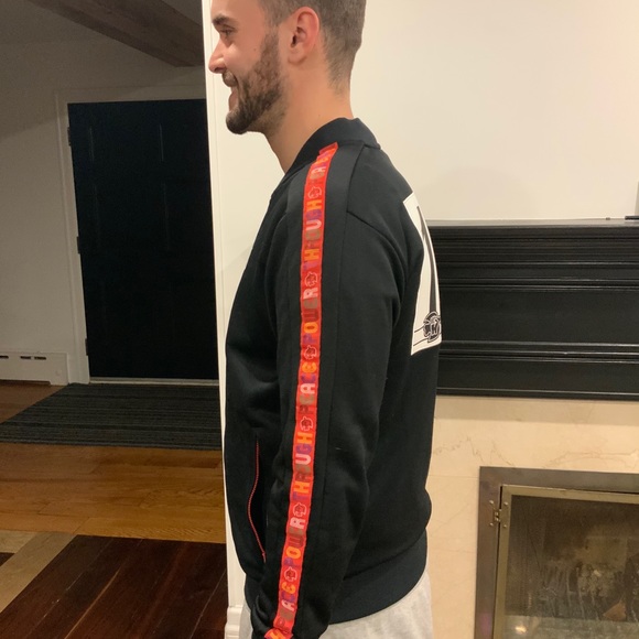 Puma “POWER THROUGH PEACE” zip up bomber jacket. - Picture 6 of 7